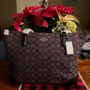 💎🙌Authentic Coach Zip Top Tote in Jacquard🙌💎